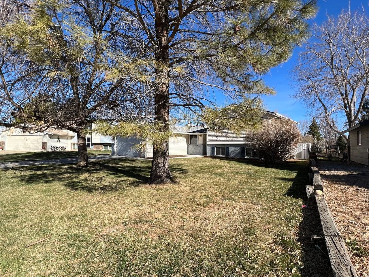2560 Cambridge Dr - Photo 2 of 32