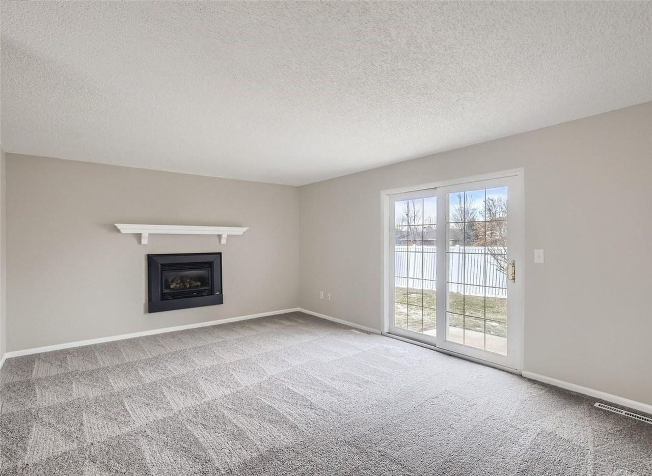 2560 Cambridge Dr - Photo 3 of 32