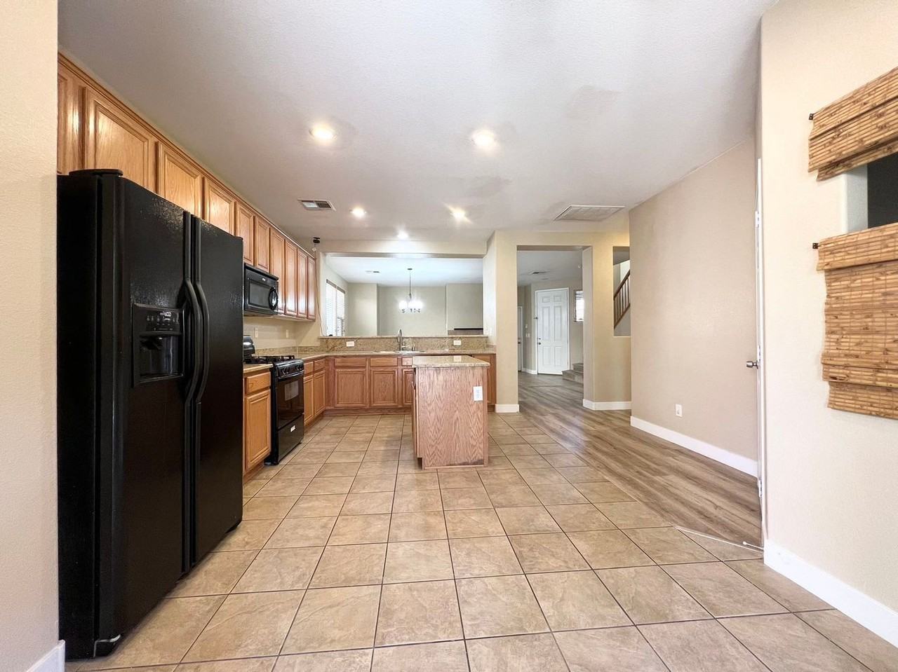 715 Quayside Ct - Photo 3 of 25