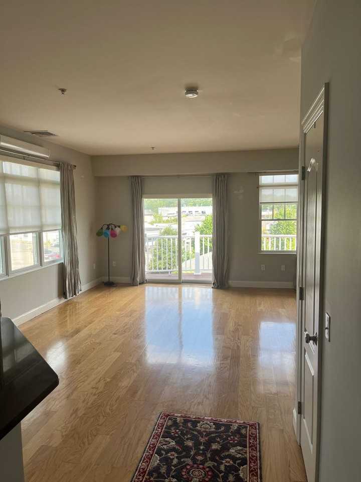 614 Pond St - Photo 4 of 50