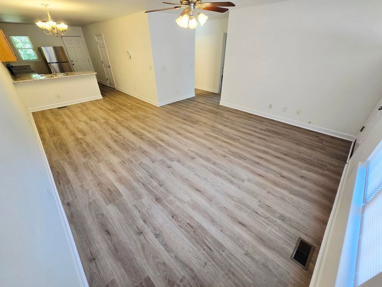 1352 Snow Ct - Photo 2 of 15