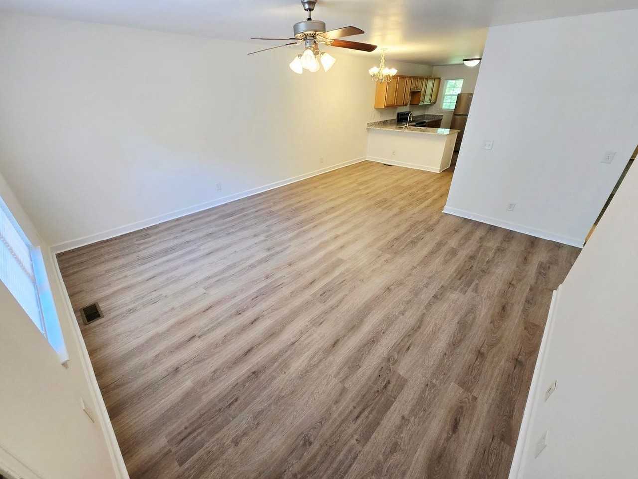 1352 Snow Ct - Photo 3 of 15
