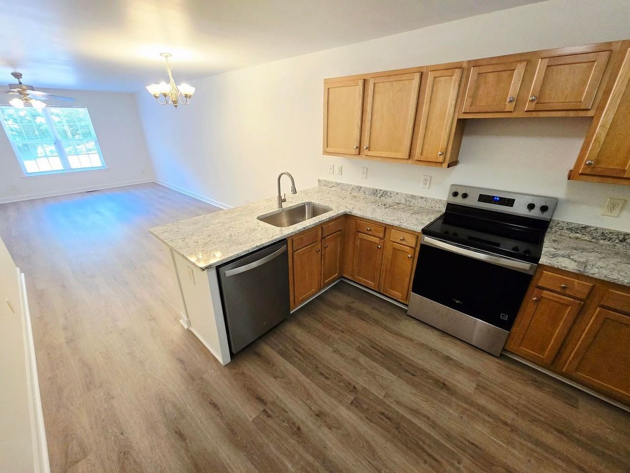 1352 Snow Ct - Photo 5 of 15