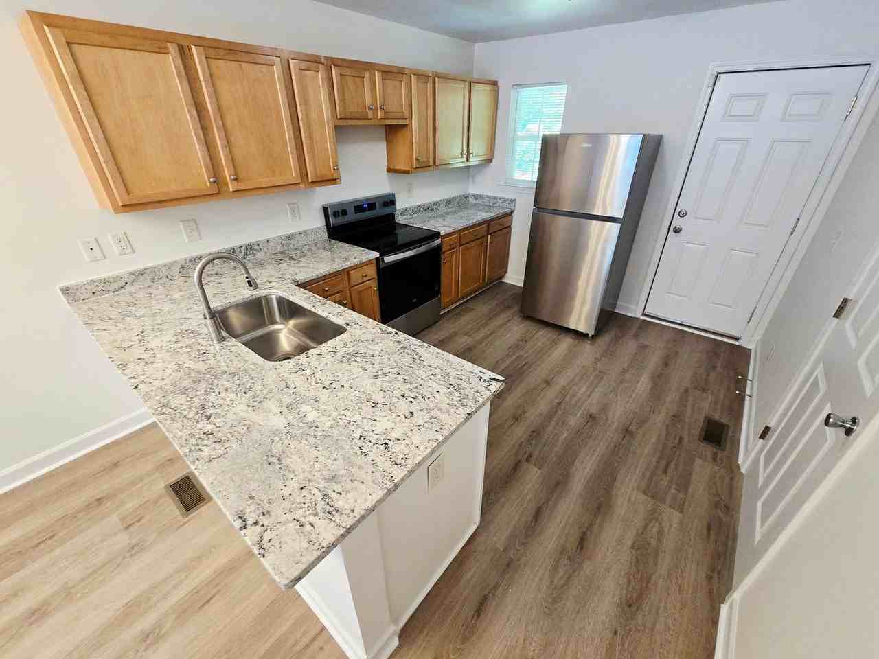 1352 Snow Ct - Photo 6 of 15