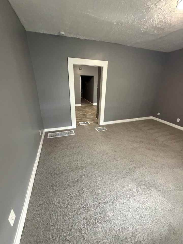 1301 Lillian Ave - Photo 2 of 13