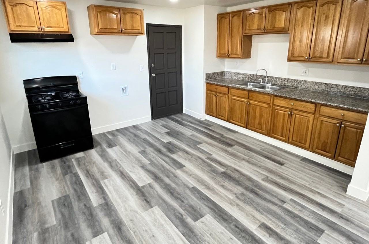 515 Ramona Avenue North - Photo 4 of 18
