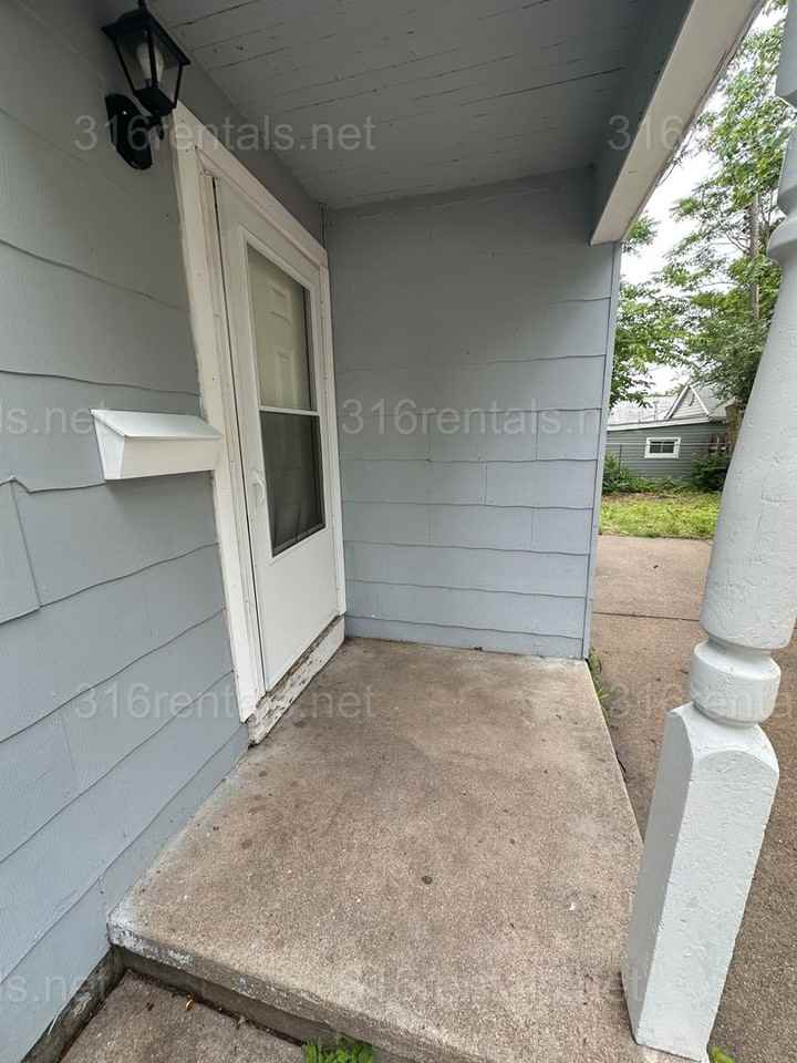 1241 W Merton St - Photo 3 of 19