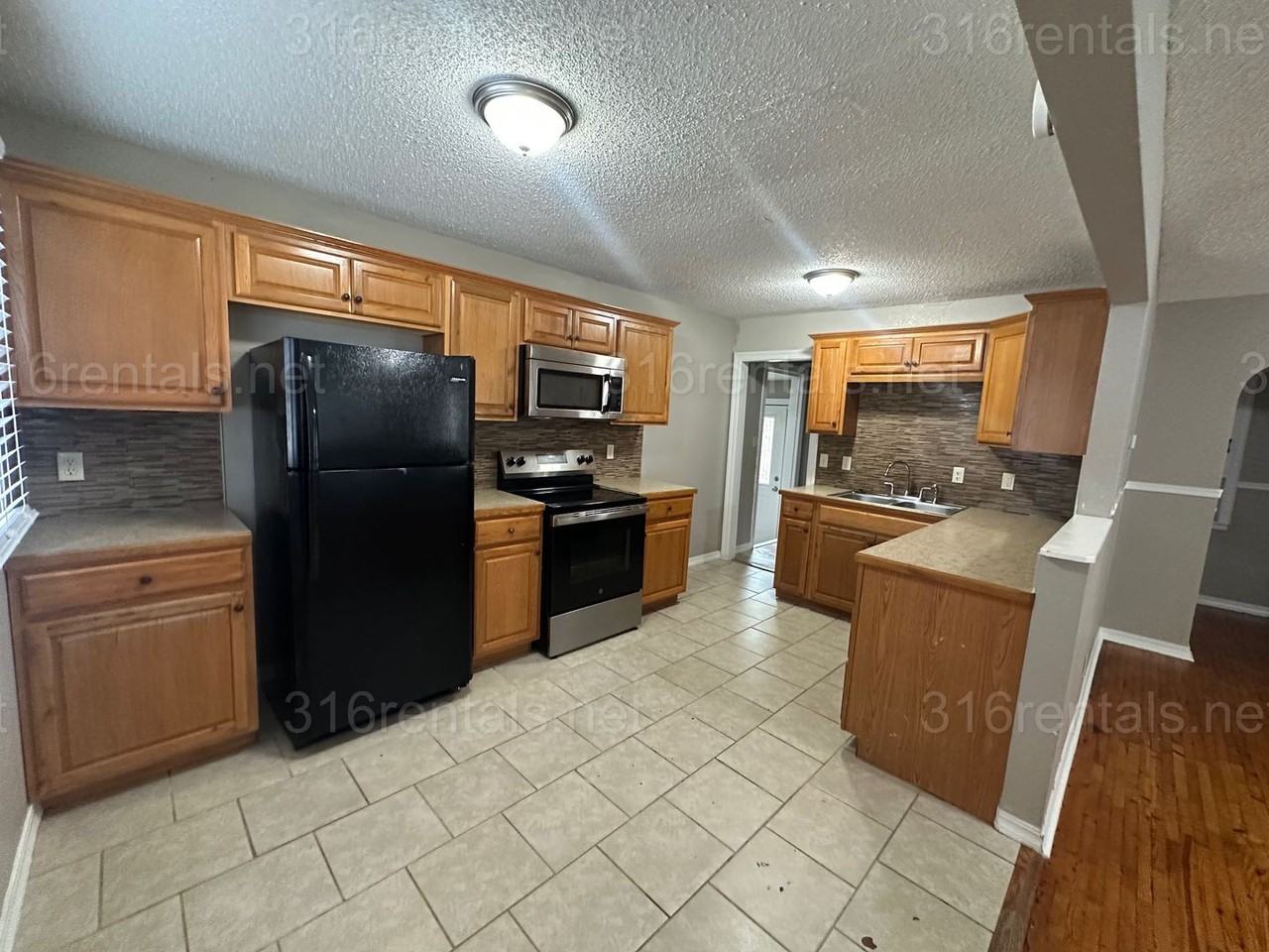 1241 W Merton St - Photo 4 of 19