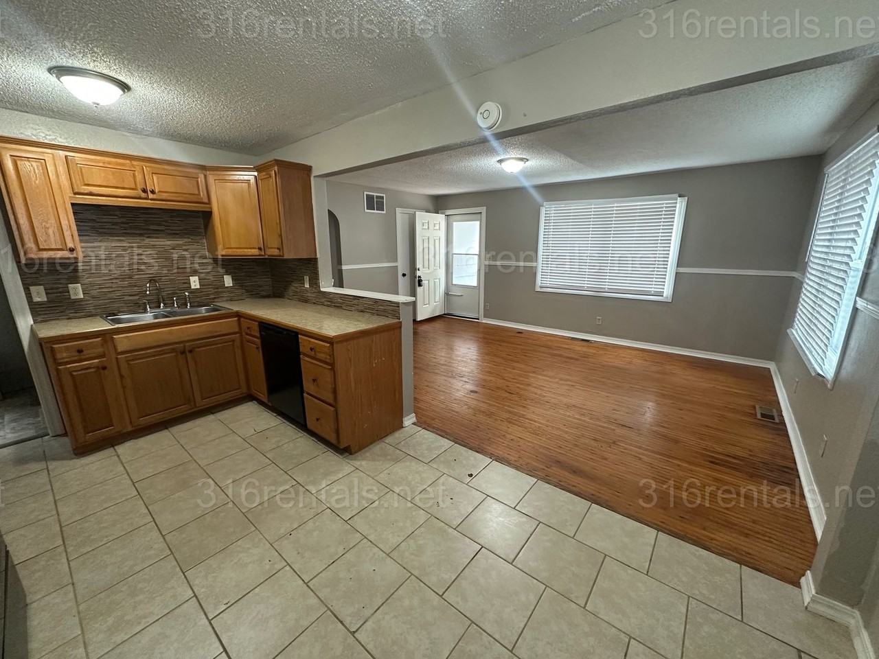 1241 W Merton St - Photo 5 of 19
