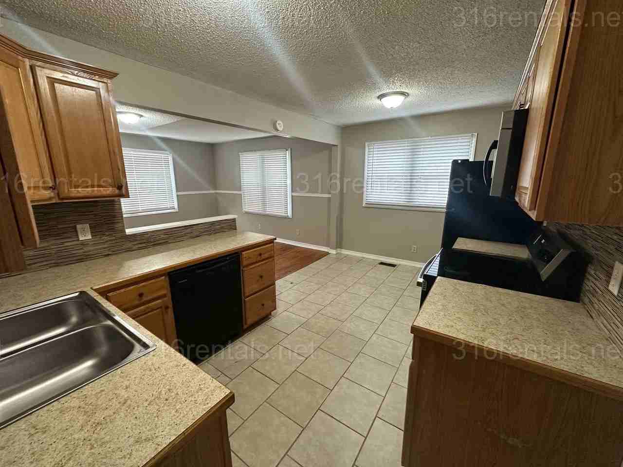 1241 W Merton St - Photo 6 of 19