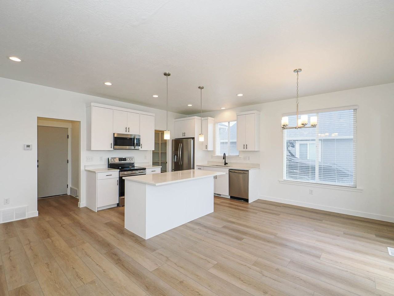 3593 N Sparrow Ln - Photo 3 of 34