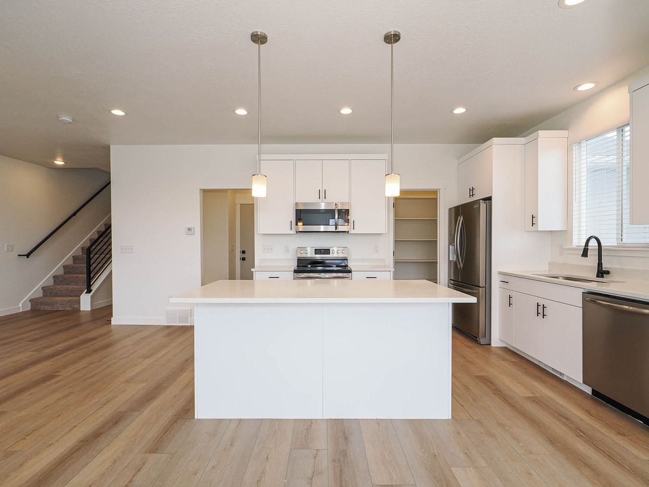3593 N Sparrow Ln - Photo 4 of 34