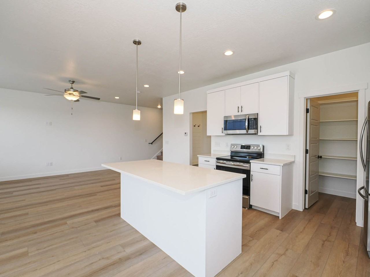 3593 N Sparrow Ln - Photo 5 of 34