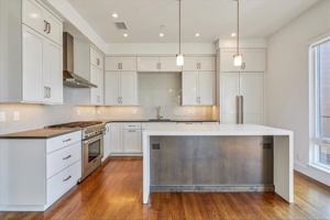 featured image of 422 E Boston Post Rd