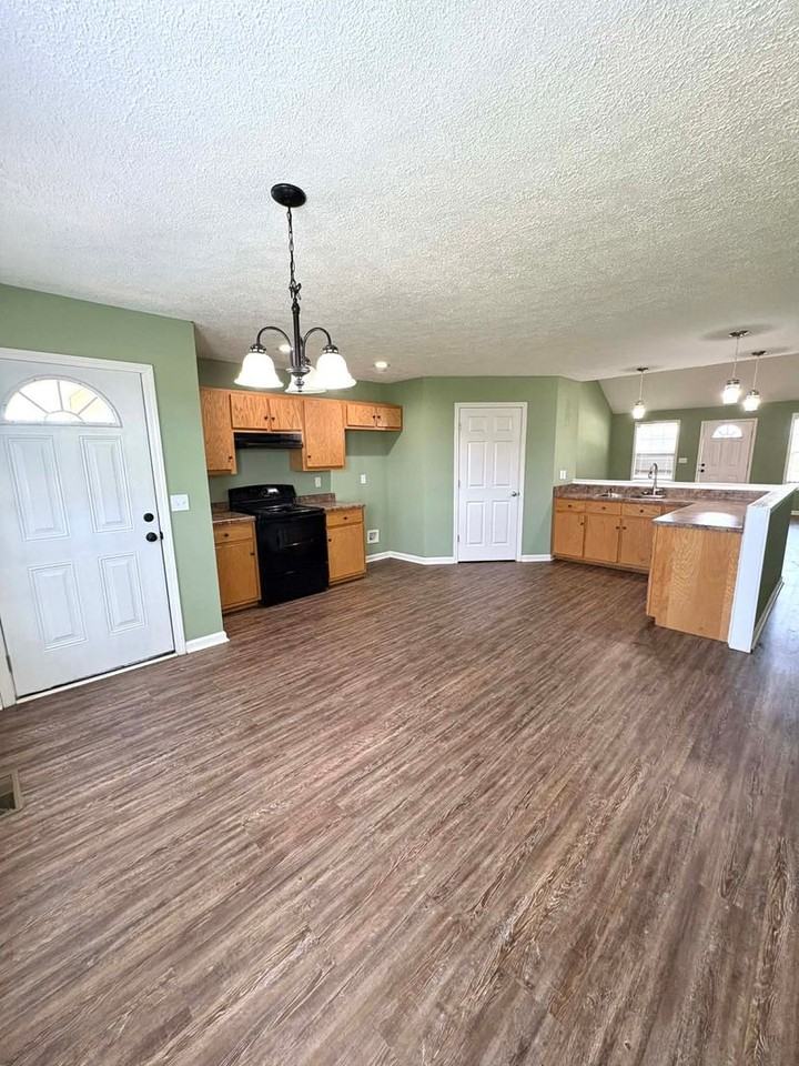 5894 Stovall Rd - Photo 5 of 13