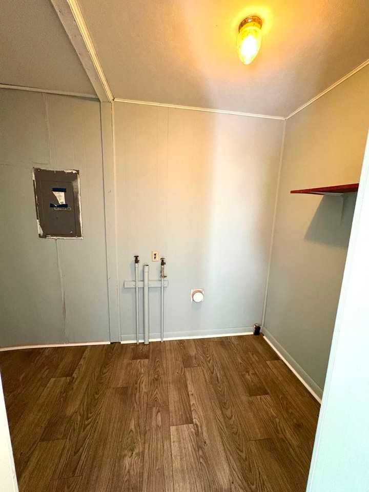 218 Eastview Dr - Photo 4 of 9