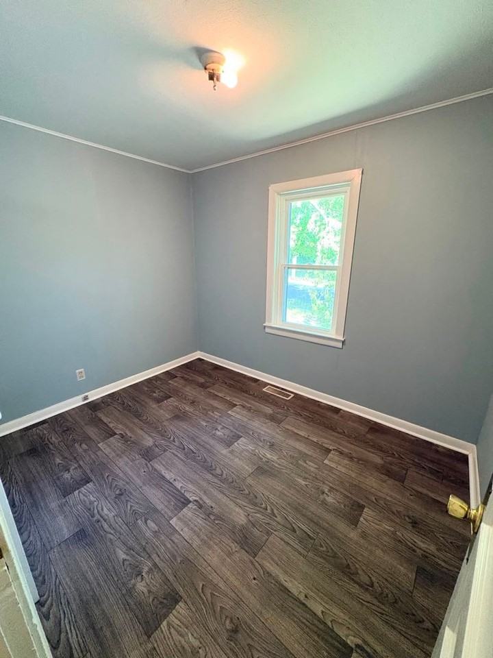 218 Eastview Dr - Photo 5 of 9