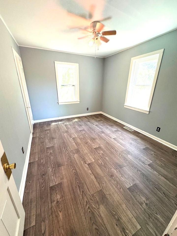 218 Eastview Dr - Photo 6 of 9