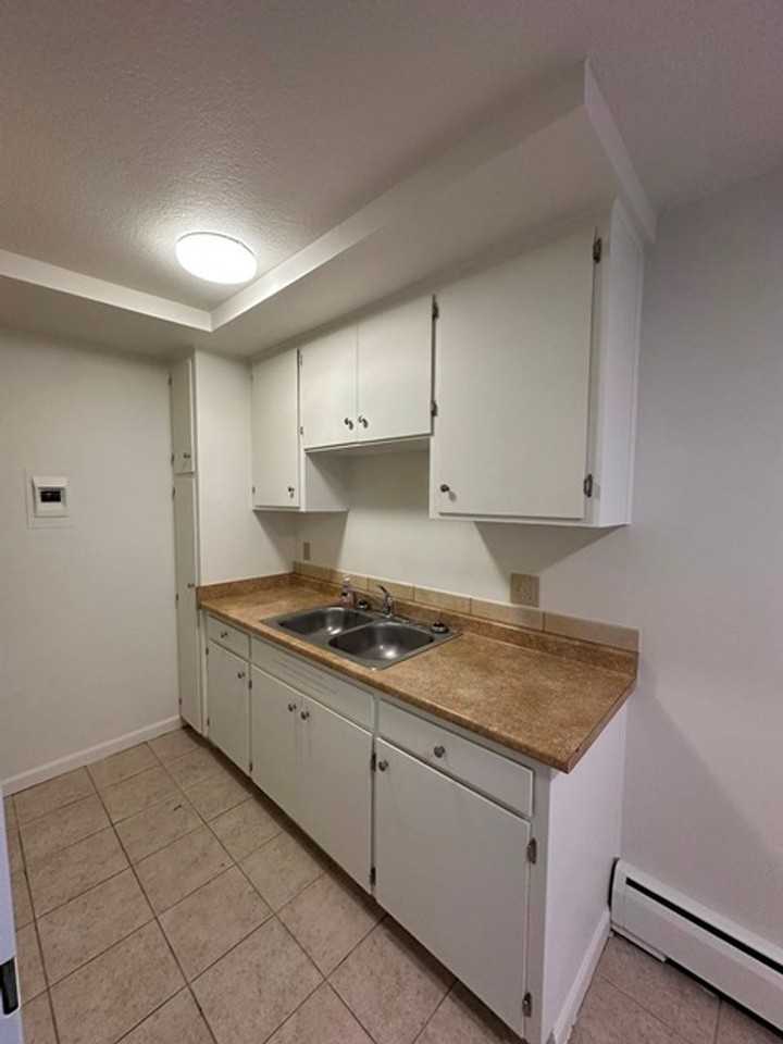 Union Manor Apartments - Photo 5 of 21