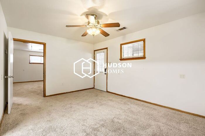 100 6th St #A - Photo 4 of 13