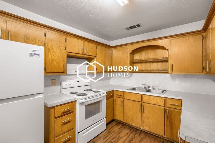 100 6th St #A - Photo 6 of 13