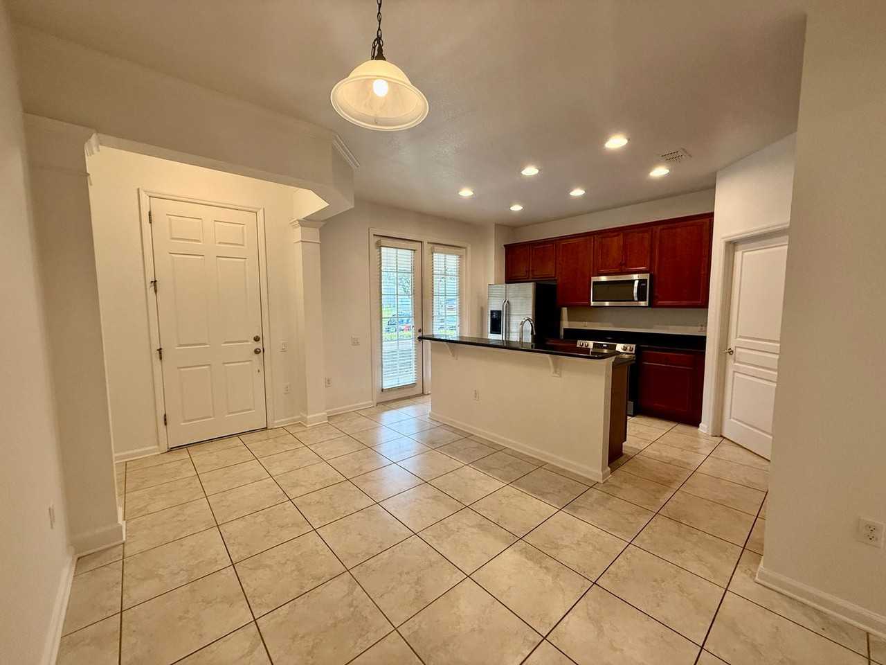 12722 Salomon Cove Dr - Photo 3 of 26