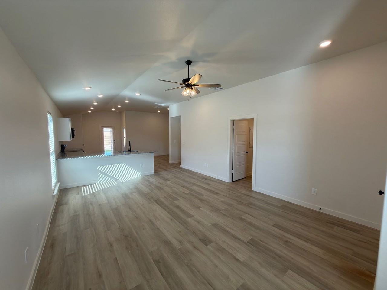 1209 Cottonwood Ave - Photo 2 of 11