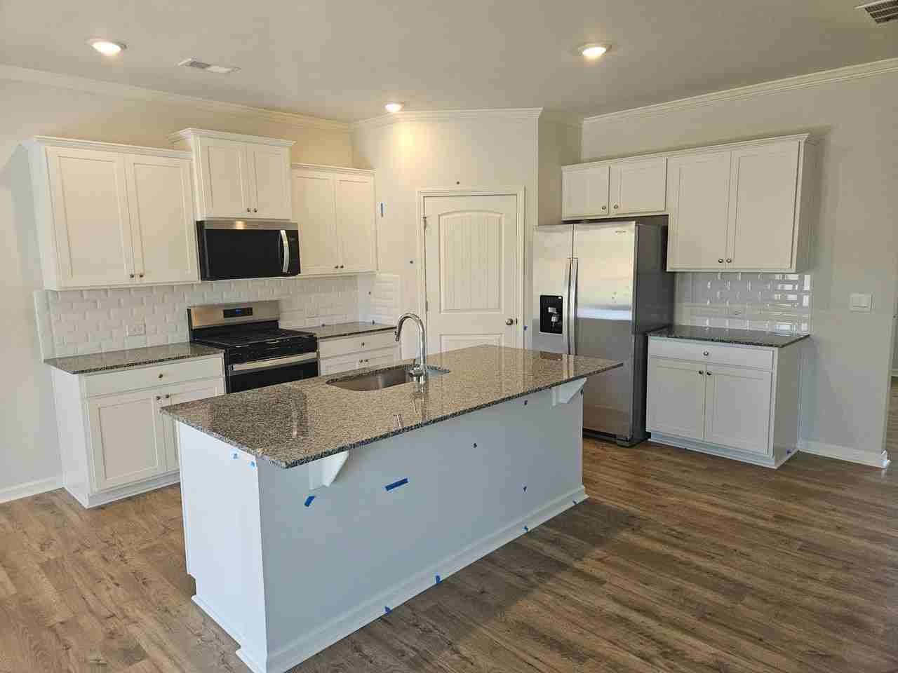 435 Thompson Dr - Photo 2 of 12