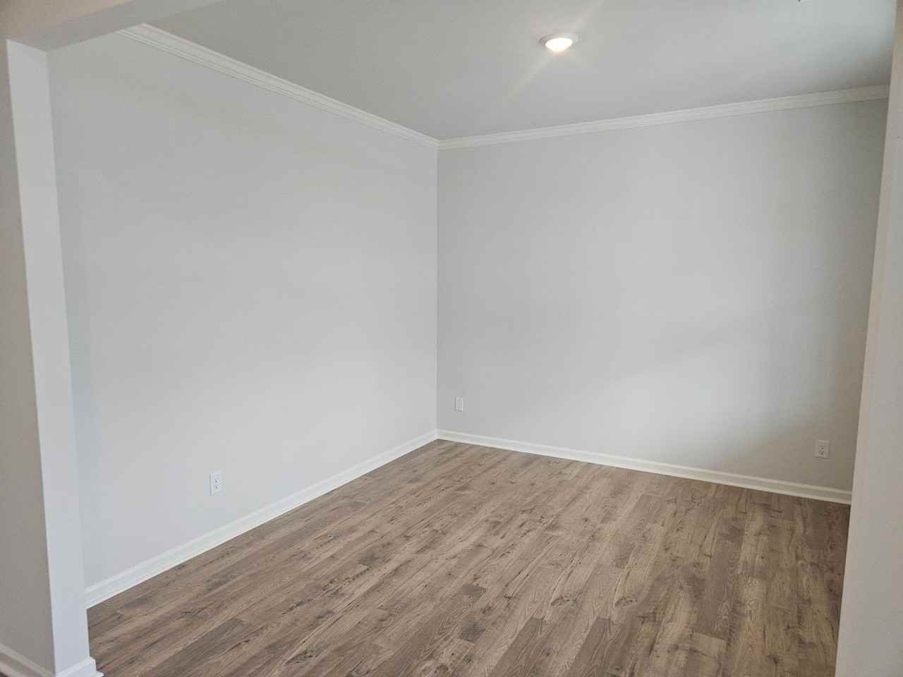 435 Thompson Dr - Photo 3 of 12