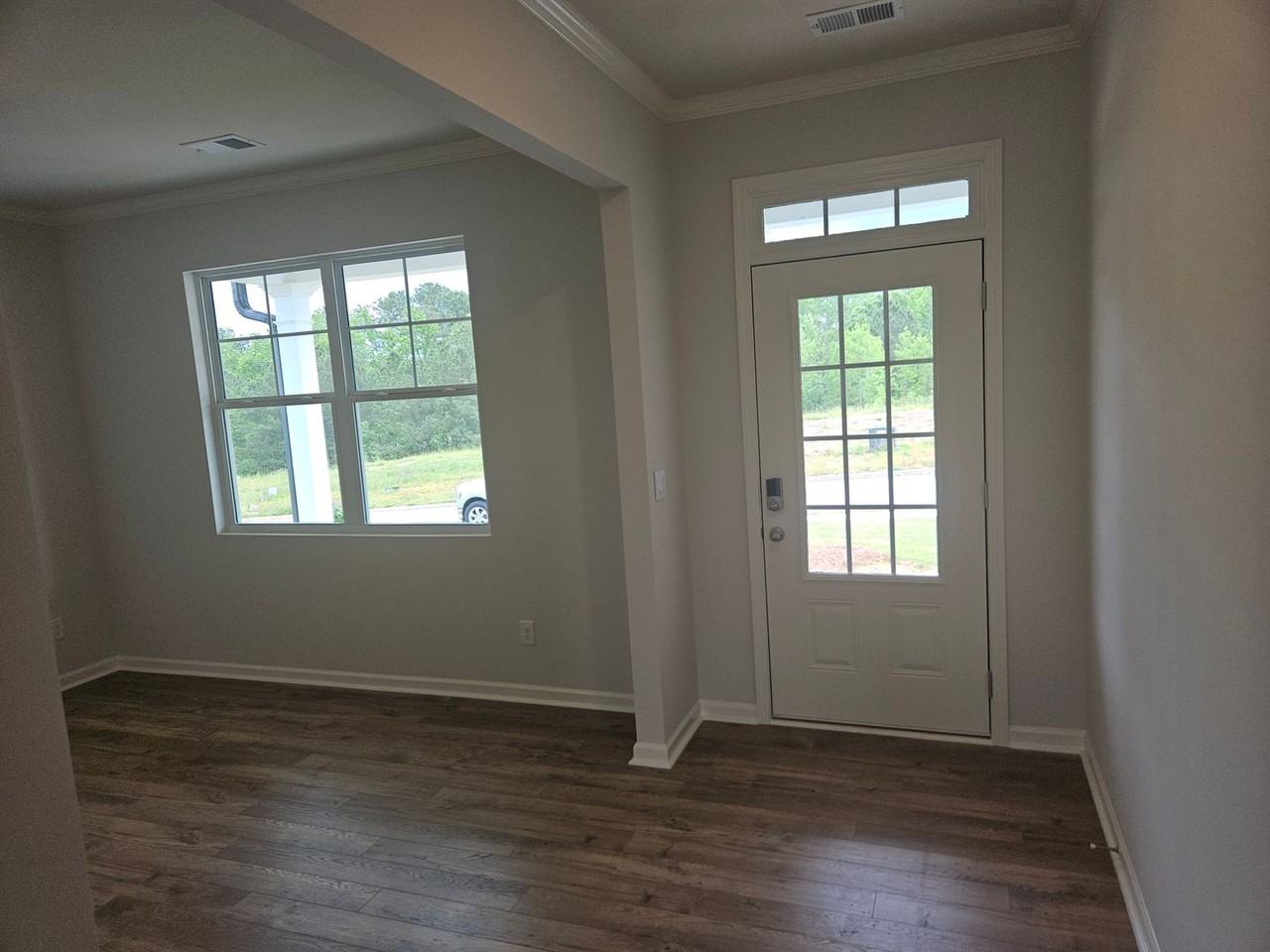 435 Thompson Dr - Photo 4 of 12