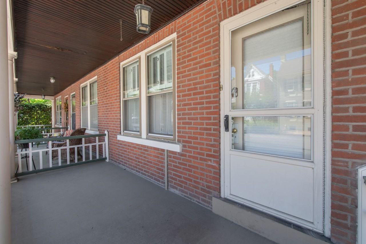 42 E Wall St - Photo 2 of 28