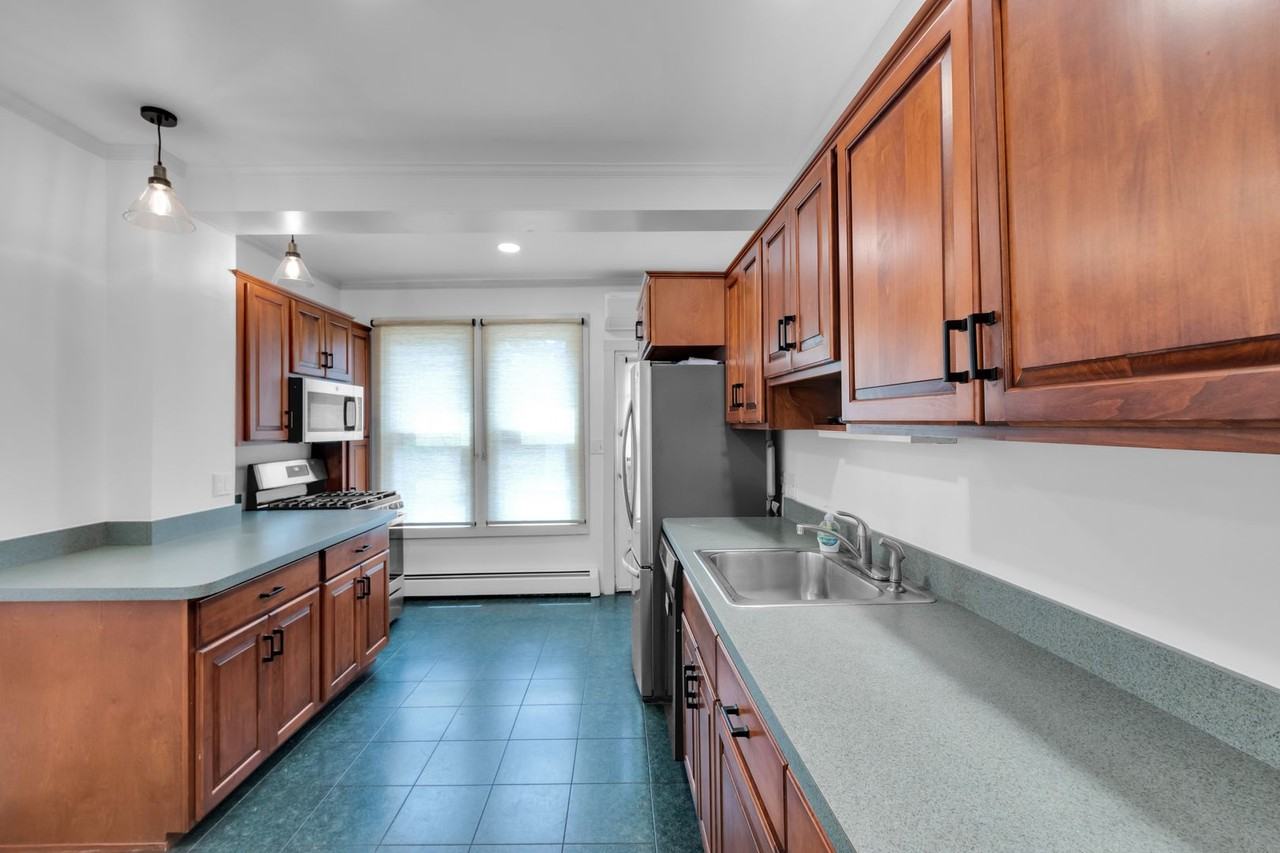 42 E Wall St - Photo 4 of 28