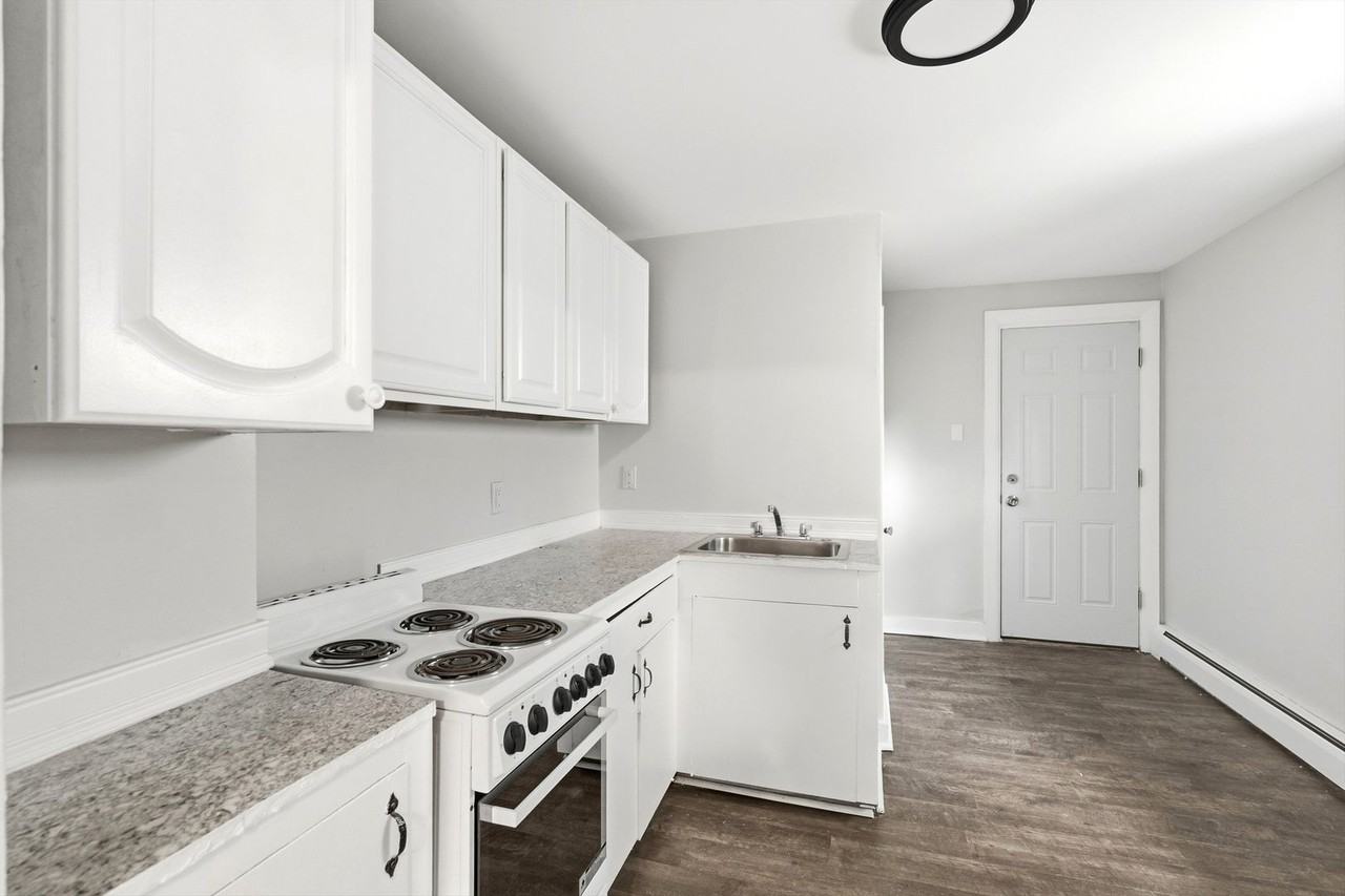 37 Mead St - Photo 4 of 20