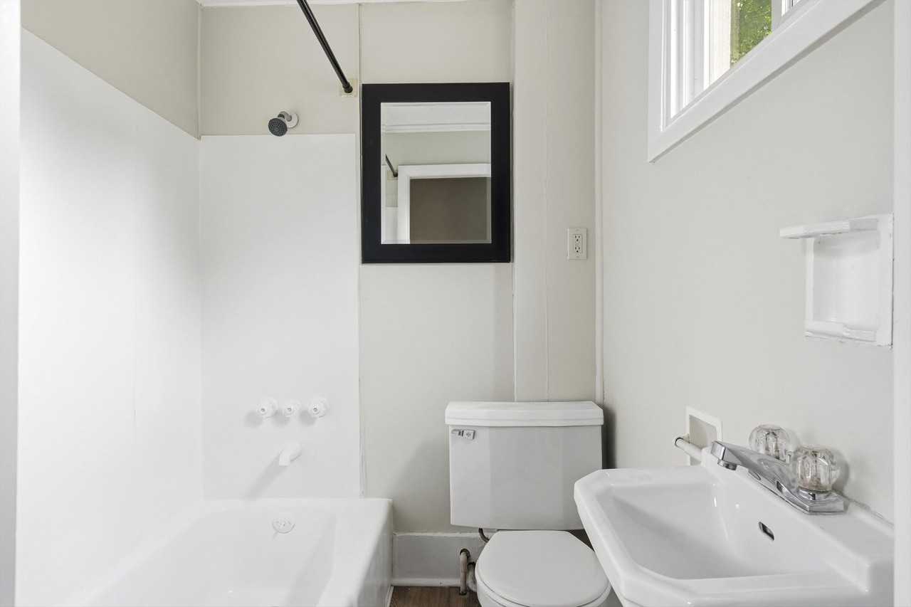 37 Mead St - Photo 5 of 20