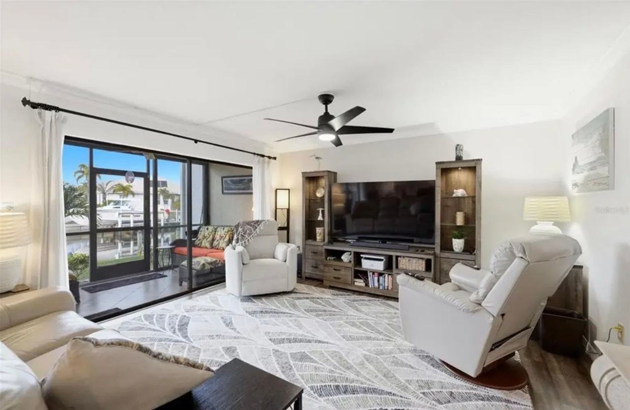 1433 Mediterranean Dr #E - Photo 4 of 21