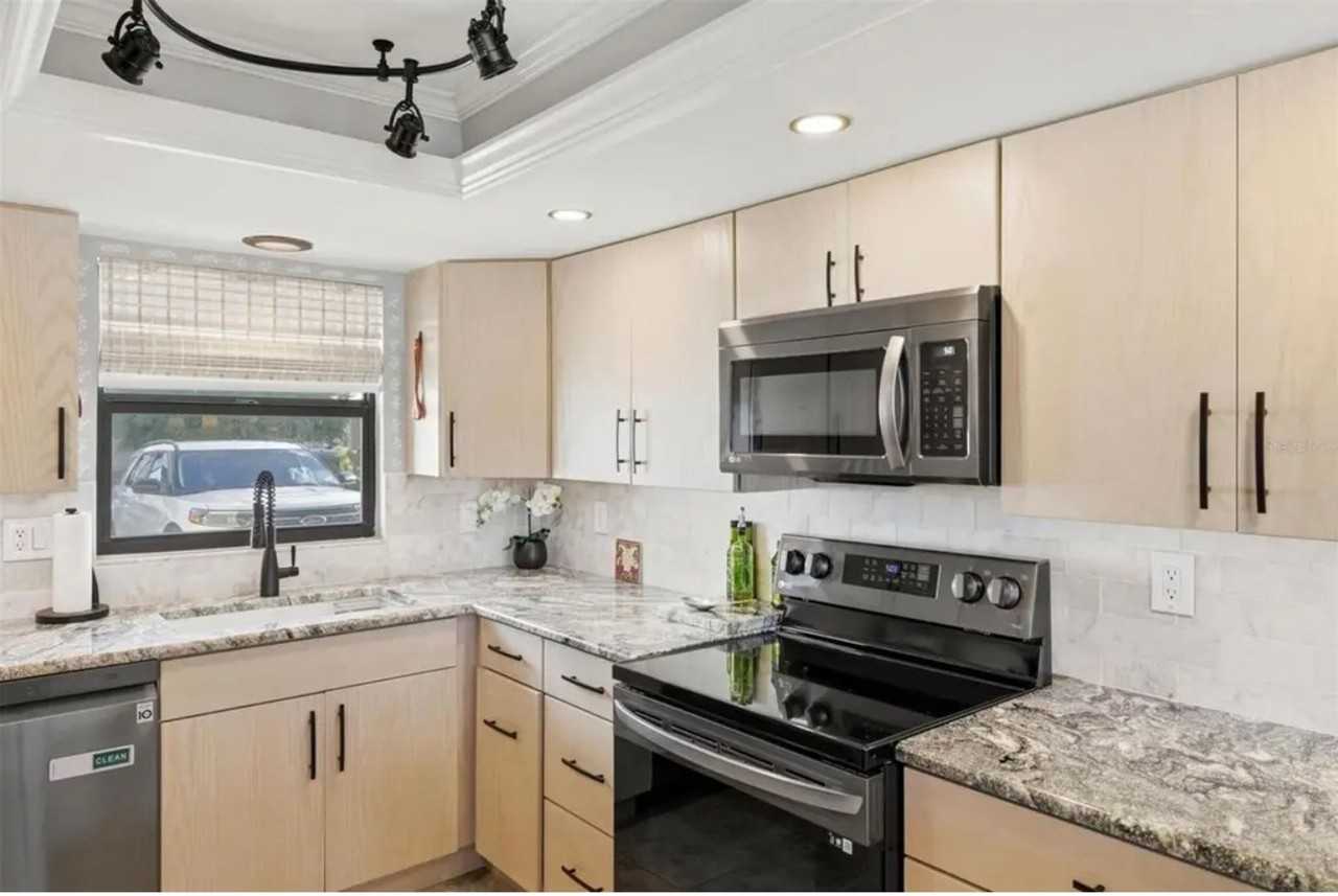 1433 Mediterranean Dr #E - Photo 4 of 23