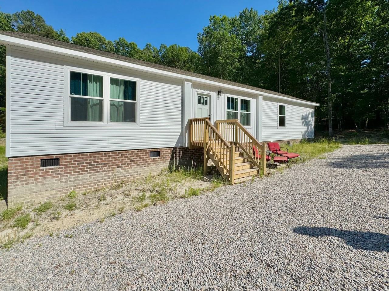 137 Roanoke Trl - Photo 2 of 21