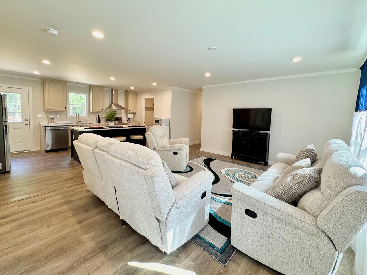 137 Roanoke Trl - Photo 3 of 21