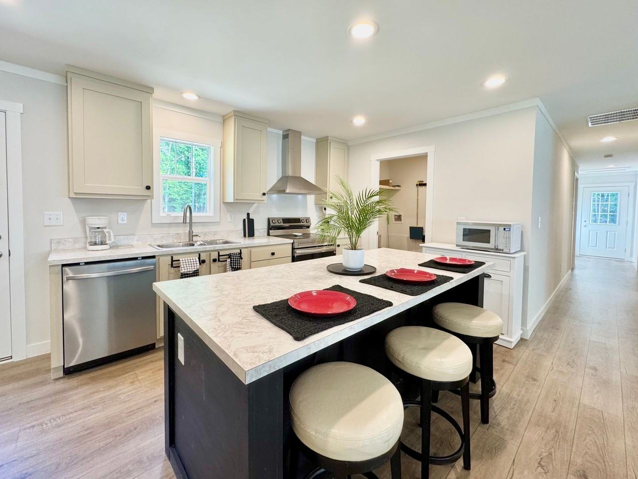 137 Roanoke Trl - Photo 5 of 21