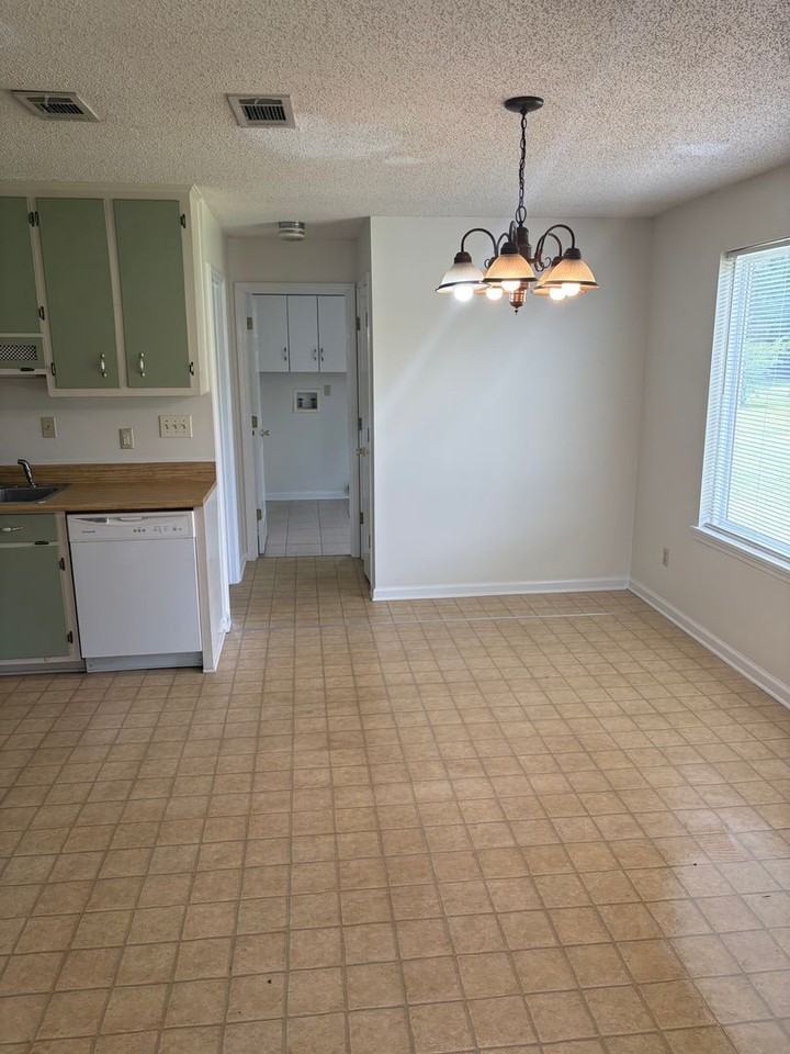 5411 Paulk Dr - Photo 3 of 9