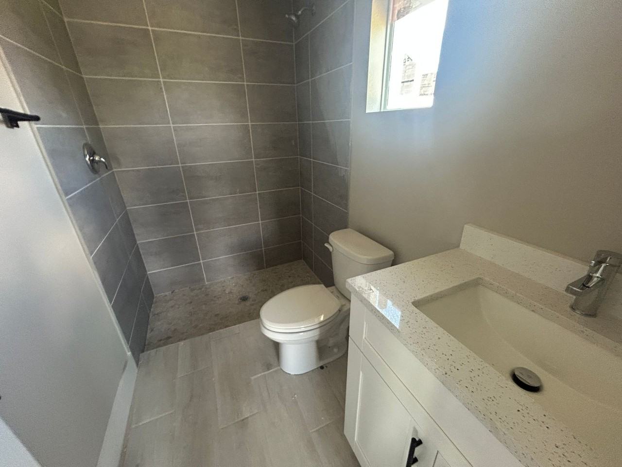 409 Ne 19th Ter - Photo 4 of 15