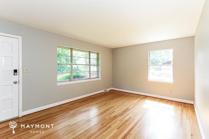 2410 Roberta Rd - Photo 4 of 15