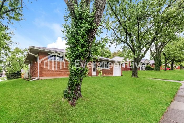 6301 Holbrook Dr - Photo 2 of 15
