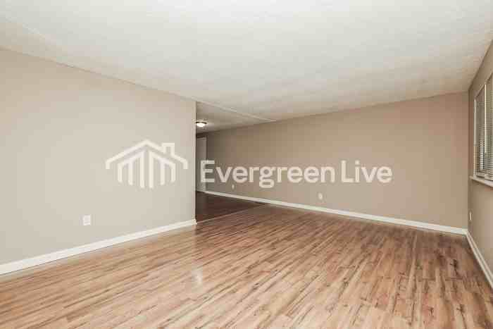 6301 Holbrook Dr - Photo 3 of 15