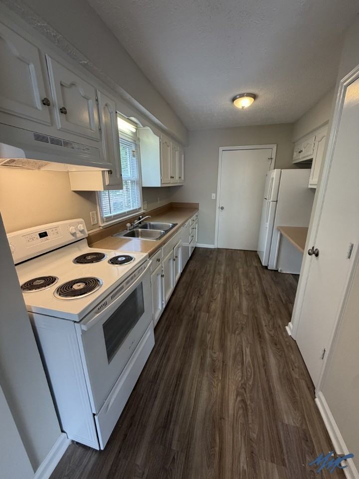 1206 Hamilton Dr - Photo 3 of 12