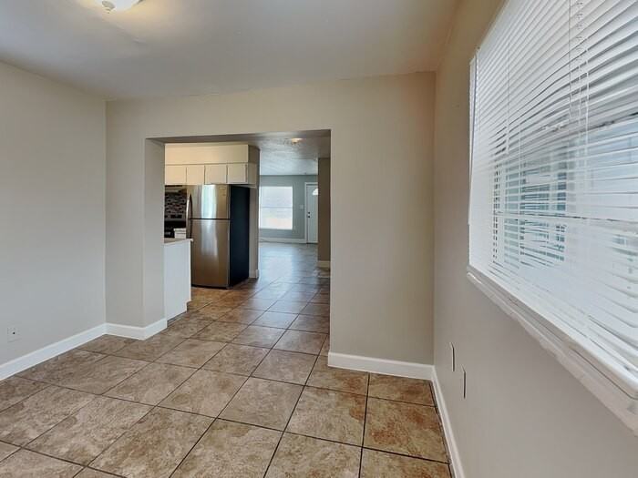 4333 Cynthia St - Photo 7 of 21