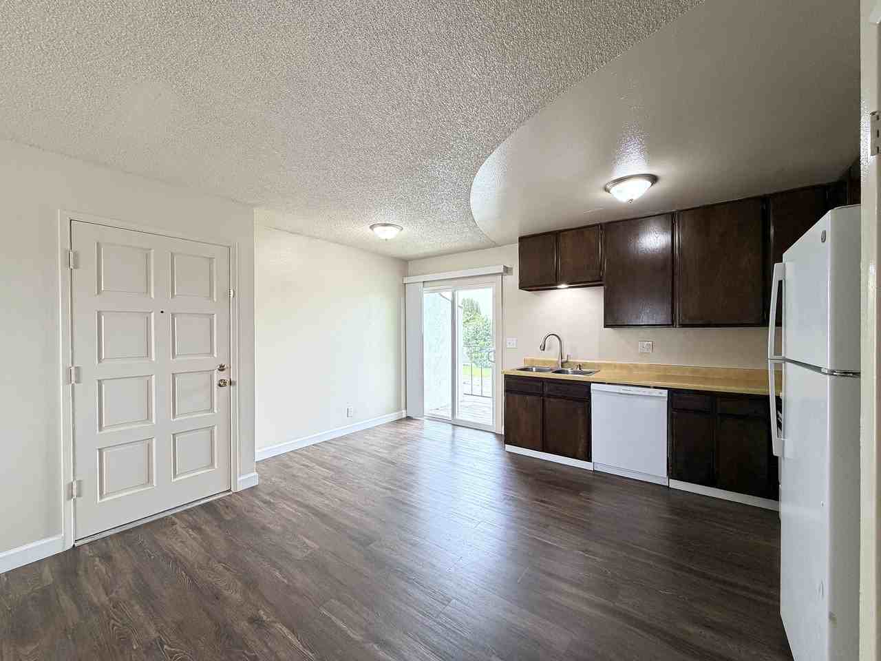 1110 13th St #F - Photo 7 of 21
