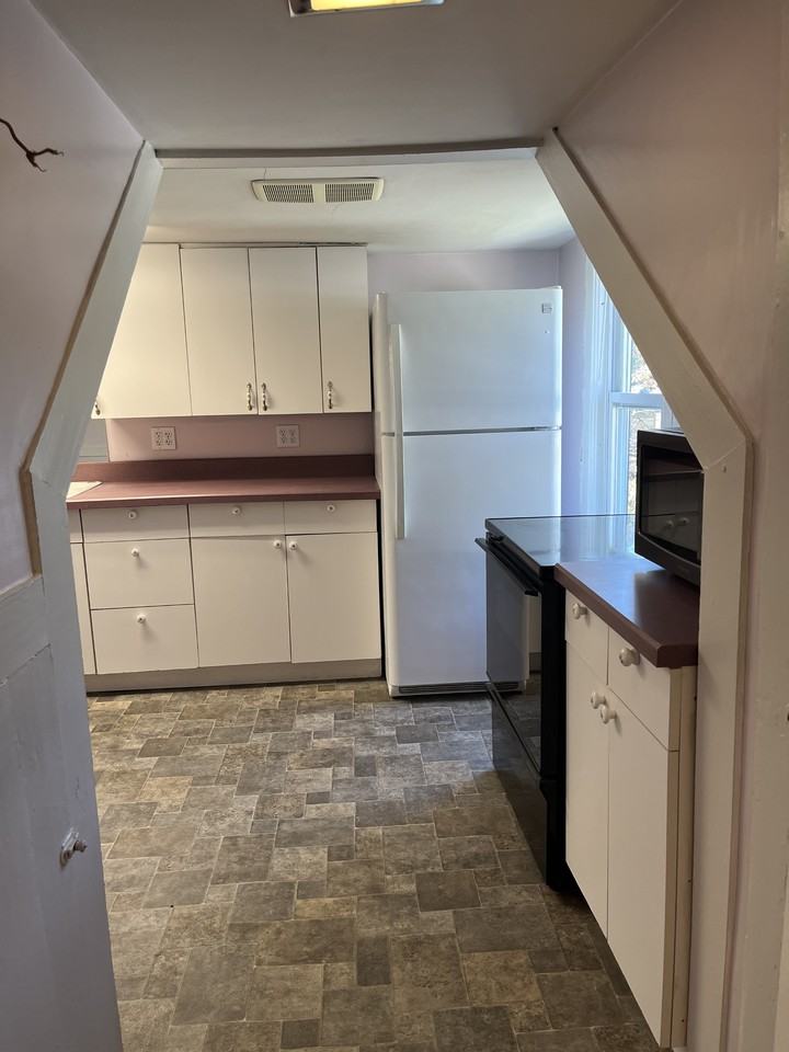 12 Davis Ave #3 - Photo 3 of 14