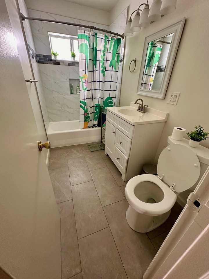 8347 Blackburn Ave #6 - Photo 6 of 18