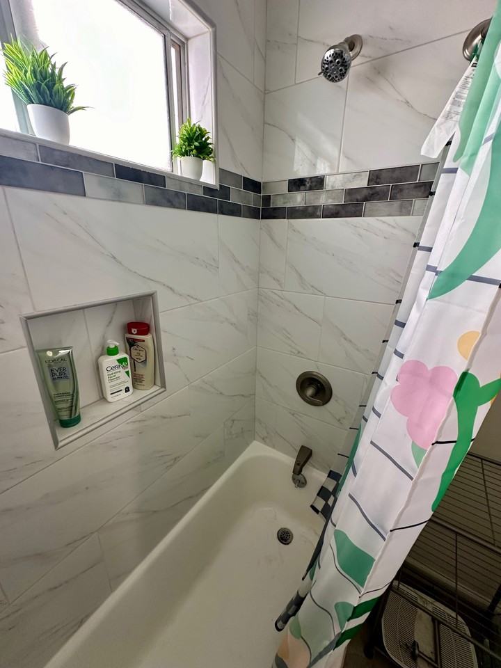 8347 Blackburn Ave #6 - Photo 7 of 18
